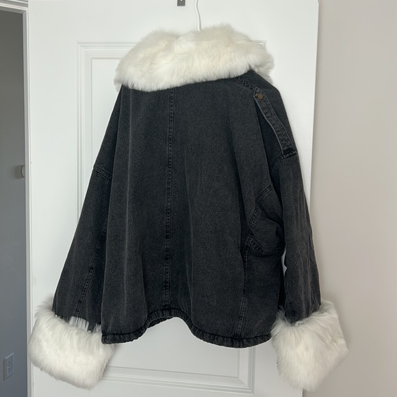 Black jacket with fur sleeve cuffs and neck - Picture 4 of 5